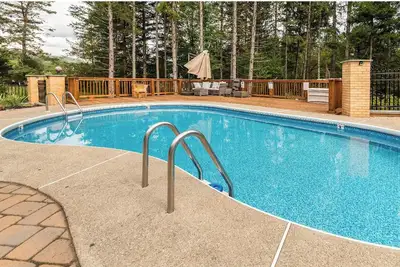 Image de La Maison | Heated Pool • Hot Tub • Ski • Games