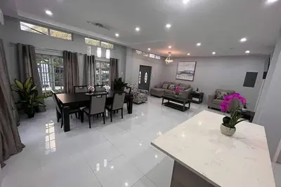 Image de Jacuzzi Loft and  Pool Glencoe Townhome