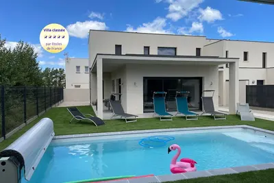 Image de Villa récente 5*, avec piscine et à 6 min à pied de la plage!