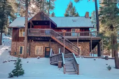 Image de Spacious Mountain Lodge-Style Home