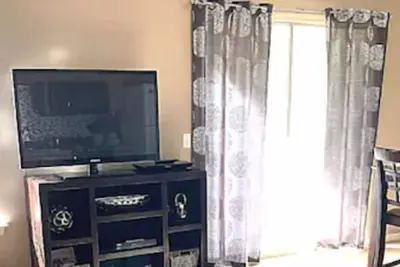 Image de Relaxing 1 Bedroom Condo - Mins. from the Marina!