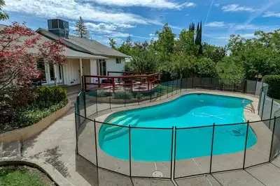 Image de The Olive Get-Away | Pool💦 Game Room🏓 & Bbq♨️