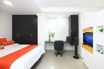 A spacious and fabulous   387 ft2 studio, near every thing in Cali