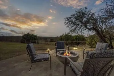 Image de Cozy Cottage just 15 Mins North of Downtown Weatherford!