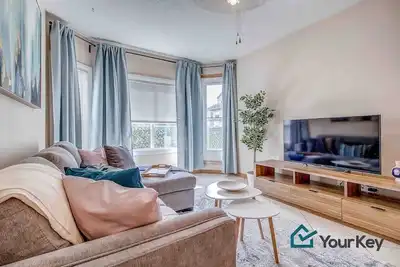 Image de This condominium is a 2 bedroom(s), 1 bathrooms, located in Calgary, Ab.