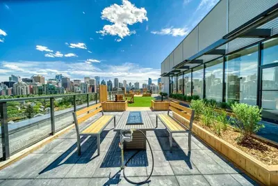 Image de Three Condos on the same floor w Parking & Rooftop Patio