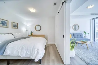 Image de Bright & Beautiful Condo with Walkout Patio