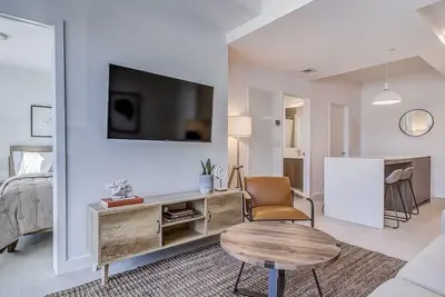 Image de Timeless & Contemporary Condo in Kensington with Large Patio