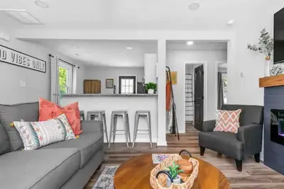 Image de *Monthly* Renovated 2br Mod Boho Chic Smart Home