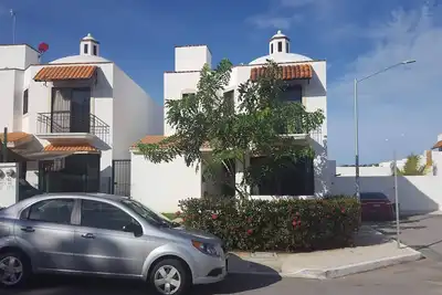 Image de Romantic Spanish style home  — 15 min from the beach!