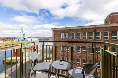 Image de Tasteful 2-room apartment with balcony and great view of the seaport