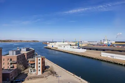 Image de Light-flooded harbor apartment with panoramic view, roof terrace and balcony