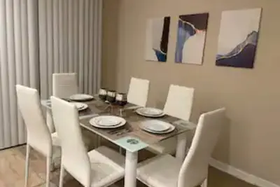 Image de Midtown Blue Retreat │ Bars, Shppng, Rstrnts Near