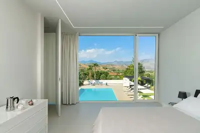 Image de My Rental Homes - Villa Inga with ample garden, private pool, in-room Jacuzzi tub