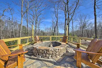 Image de Stunning Escape w/ Loft, Hot Tub + Mtn Views!