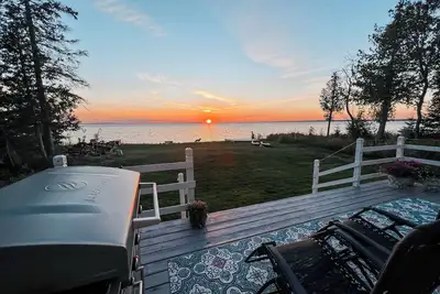 Image de Bayside Bungalow: Summer Fun on Lake Huron – Bayside Bliss Awaits!