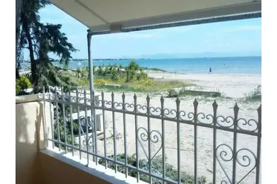 Image de Sunrise beach studio. Οn the beach and 15 minutes from the airport