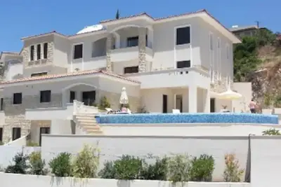 Image de Luxurious, top floor apartment with infinity pool. and stunning panoramic views