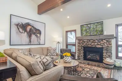 Skiway Chalet - Next to Warm Springs Lifts  - Close to Natural Hot Springs
