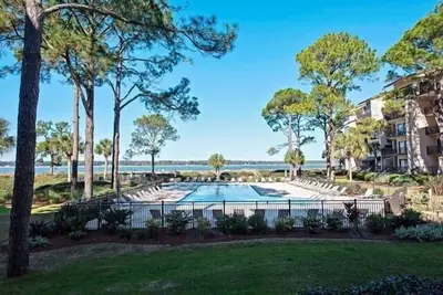 Image de Elegant & spacious beachside 2-Bdrm Villa, steps to pool & south beach