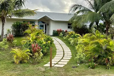 Image de Three bedroom beach house on beautiful Double Bay beach