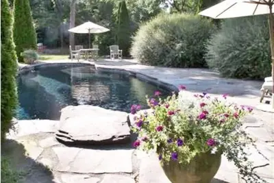 Lovely private cottage walking distance to beautiful Dennis beaches!