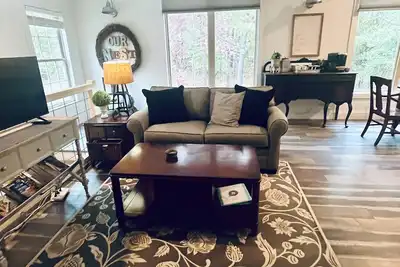 Image de Our Nest, a well loved quiet retreat in Foxwood Hills Resort near Lake Hartwell.