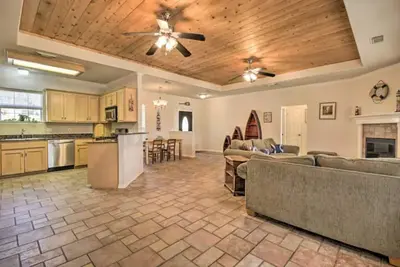 Image de Screenporch Getaway with Marina View, Bring your Boat