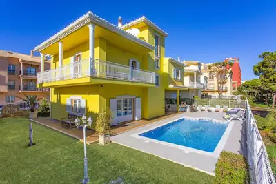 Villa Quinta dos Bicos by Villa Plus