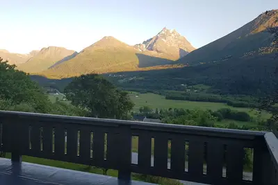 Image de Hatlen View - Fantastic views!