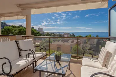 Image de Cannes, Luxueux 4 pièces 130m2 refait à neuf vue mer panoramique, Plages à 300m
