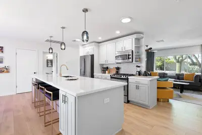 Fully Renovated Home! Heated Pool Hot Tub 5 Min To Old Town