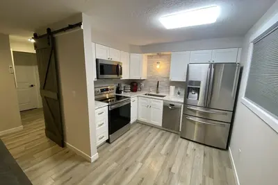 Image de ❤️🔥Family Space, Easy Access near Brown’s Park 🛹🏐🏀💦Apt 1