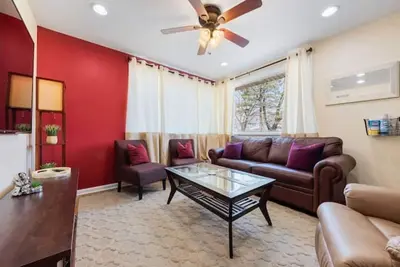 Image de Promo 15% Monthly Discount! \nCozy House, Close to Benedictine & North Central