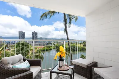 Image de Gorgeous 1-bedroom at Aloha Lani #712, Overlooking the Ala Wai Golf Course