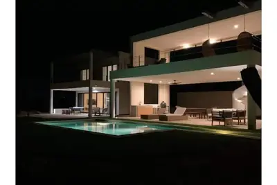 Image de Secluded Villa: Pool, Fire-pit, 5min to the beach!