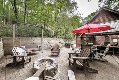 Image de Magical Forest Lodge-HotTub-Pool Table-Fireplace-Creek