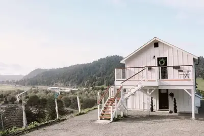 Image de Remodeled barn with spectacular Views near redwoods and coast!