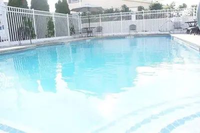 lovely 2-bedroom apartment with pool 2b