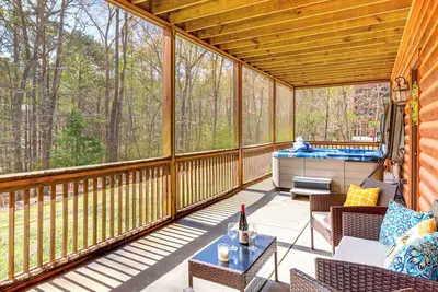 Image de Game Room & Hot Tub: Upscale Ellijay Cabin!