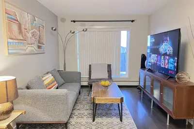 Image de Cozy/Modern Rustic with Ug parking