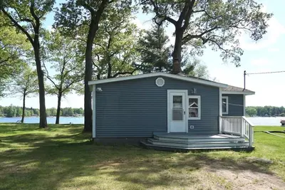 Image de Cozy Waterfront Comfy Cottage With Lakeside Fire Pit - Close to Lake Michigan