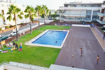 Agréable appartement pour 6 personnes avec Wifi, climatisation, piscine, Tv, balcon et parking