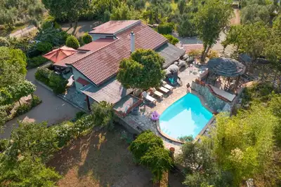 Image de Magnifique maison de vacances privée avec piscine privée, Wifi, Tv, patio, animaux admis, parking