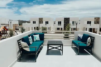 Image de 2-bedroom boutique condo with pool