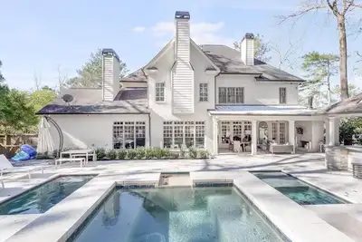 Image de Stunning 7 Bedroom Buckhead Estate