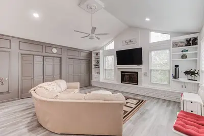 Image de Amazing! ATnT Stadium Rangers New Ball Park, Six Flags, Hurricane Harb Tex Live!