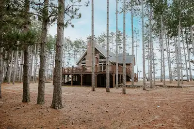 Image de Spacious cabin with two full kitchens