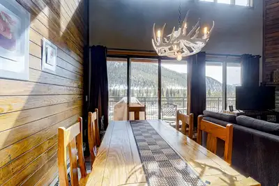 Image de Water-view escape near the slopes with mountain vista, balcony, & fireplace