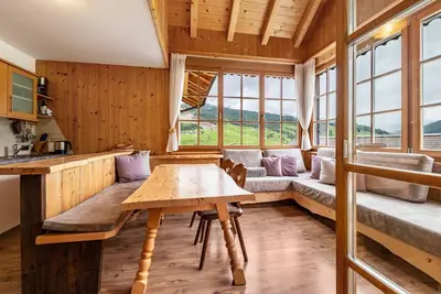 Image de Appartement \"Paracia Pec\" avec accès aux pistes de ski, vue sur les montagnes, balcon et Wi-Fi